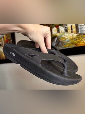 Oofos Black Ooriginal Recovery Flip Flops Sandals 8